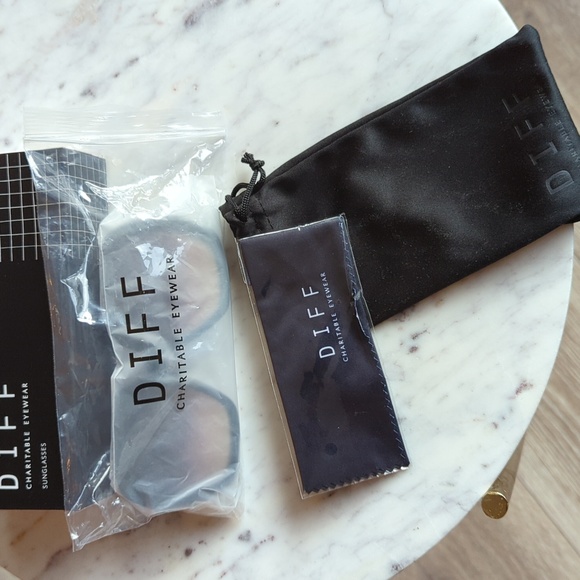 Diff Nola Sunglasses - Picture 4 of 4